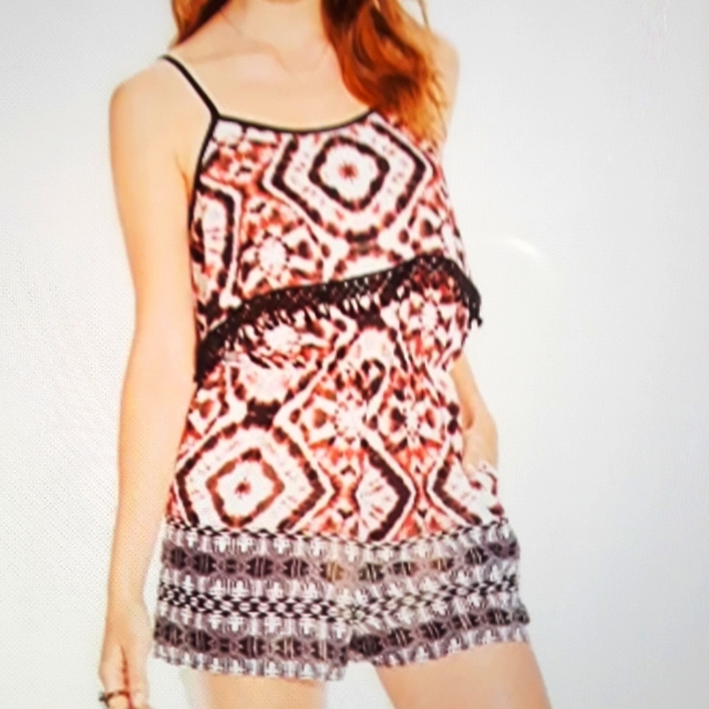 New Band Of Gypsies Pink Multi Crochet Trim Adjustable Strap Romper Juniors M
